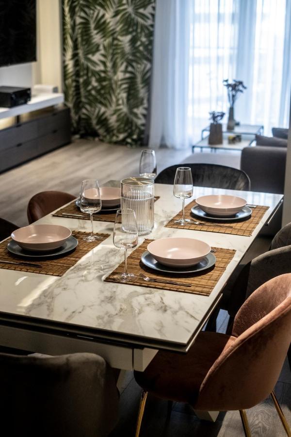 The Lux2 A Gorgeous Apartment Thessaloníki Exteriör bild